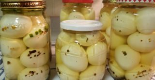 pickled eggs in jars